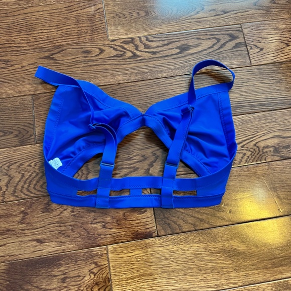 Sz 6 Lululemon swim top - Picture 3 of 3